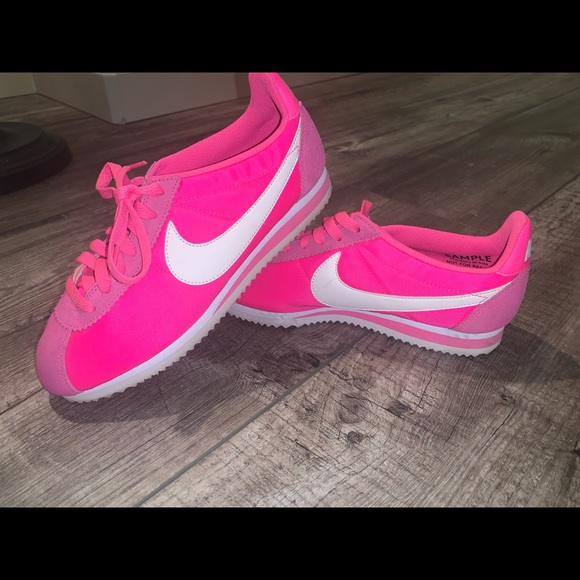 nike cortez neon